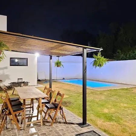 Casa Roque Funes, Ubicado En Cerro De Las Rosas Cordoba, Ofrece, Asador, Pileta, Cercanias, Estadio Kempes, Aeropuerto Ambrosio Taravella, Orfeo Superdomo, Sanatorio Allende, Casa Con 2 Departamentos Individuales Y Areas Comunes Córdoba Exterior foto